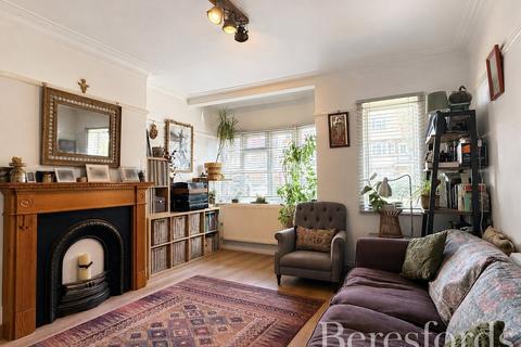 2 bedroom apartment for sale, Upminster Road, Hornchurch, RM11