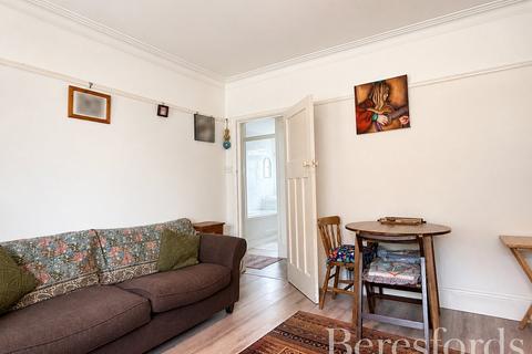 2 bedroom apartment for sale, Upminster Road, Hornchurch, RM11
