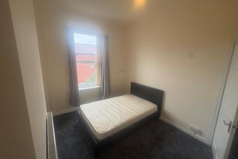 2 bedroom terraced house to rent, Wildman Street, Preston