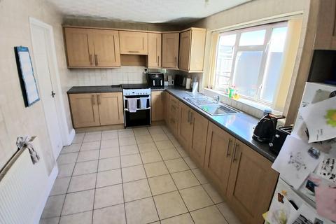 4 bedroom house to rent, Fawcett Road, STEVENAGE