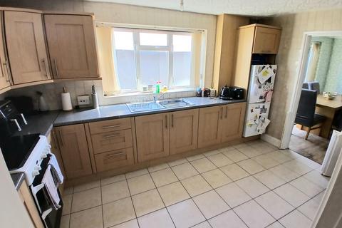 4 bedroom house to rent, Fawcett Road, STEVENAGE