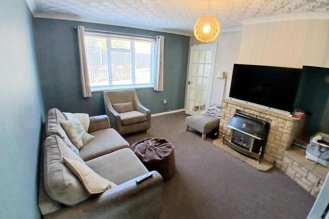 4 bedroom house to rent, Fawcett Road, STEVENAGE