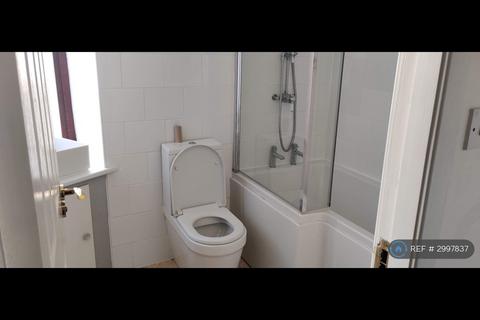 2 bedroom semi-detached house to rent, Taylors Lane, Dundee, DD2
