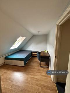 1 bedroom in a flat share to rent, Greenford Road, Greenford, UB6