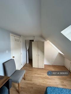 1 bedroom in a flat share to rent, Greenford Road, Greenford, UB6