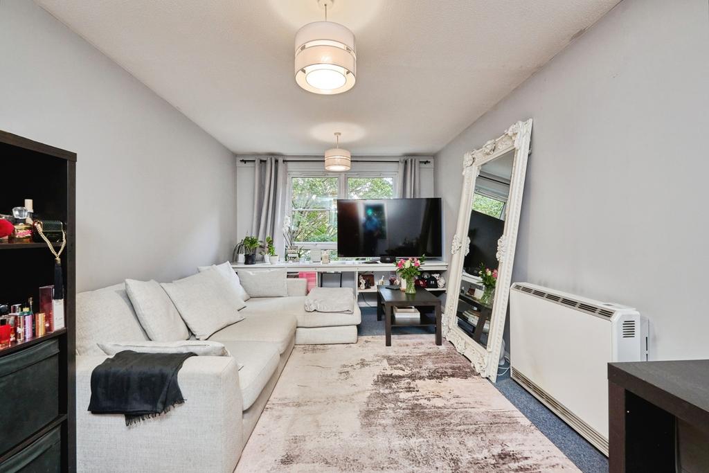 Apartment in Cambridge, Petersfield - View 2