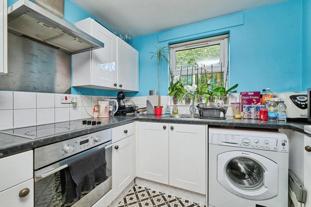 Apartment in Cambridge, Petersfield - View 3
