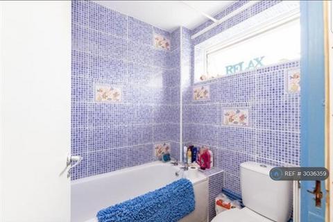 3 bedroom end of terrace house to rent, Willonholt, Peterborough, PE3