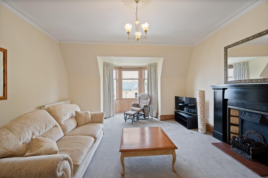 Apartment in Edinburgh, Craigmillar Park, Newington - View 2