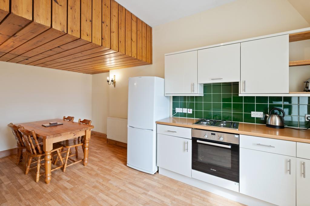 Apartment in Edinburgh, Craigmillar Park, Newington - View 5