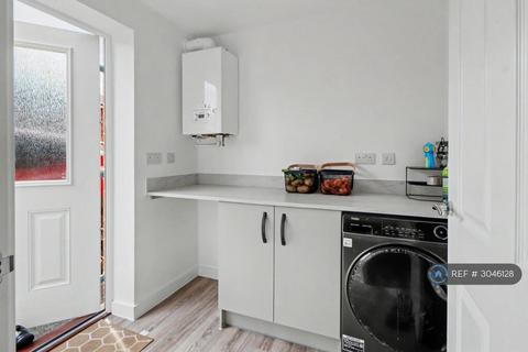 4 bedroom detached house to rent, Honeychurch Way, Stevenage, SG1
