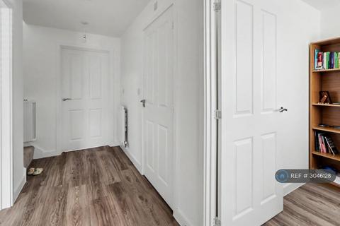 4 bedroom detached house to rent, Honeychurch Way, Stevenage, SG1