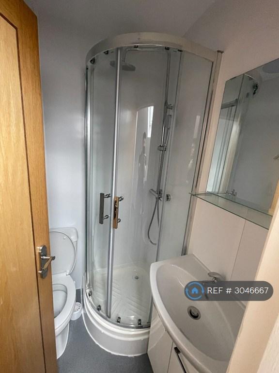 Apartment in Leicester, Highfields - More