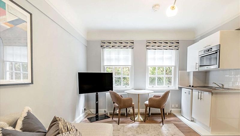 Apartment in Chelsea - View 2