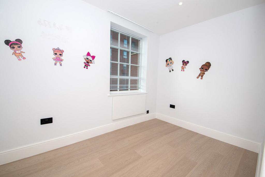 Apartment in Reading - View 5