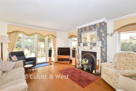 3 bedroom detached house for sale, Stonefield Close, Crawley RH10