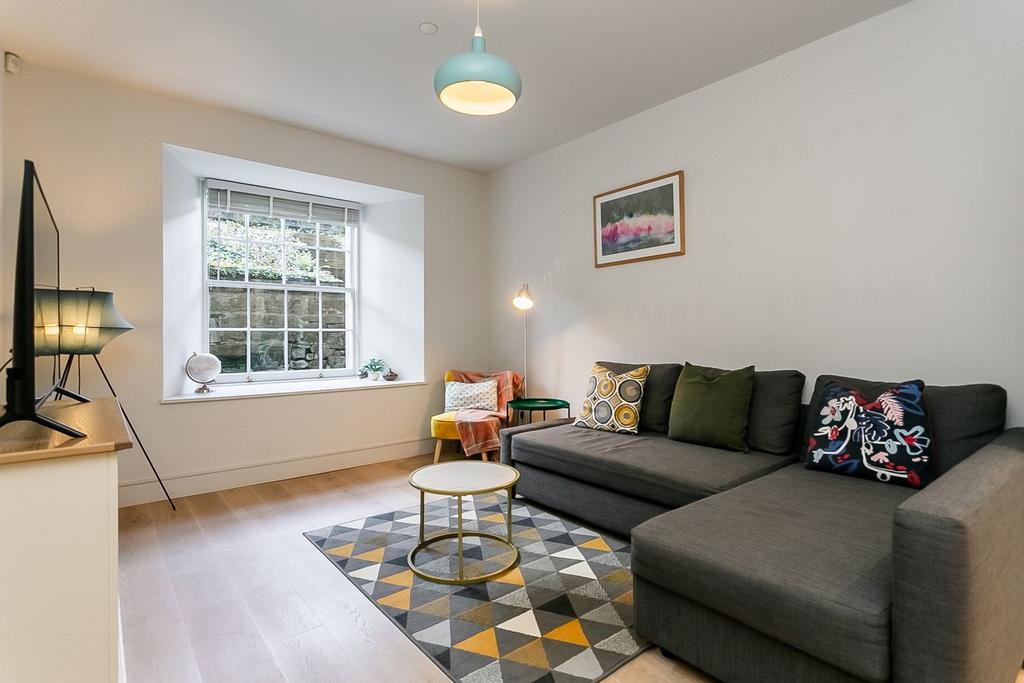 Apartment in Edinburgh, West End - View 2