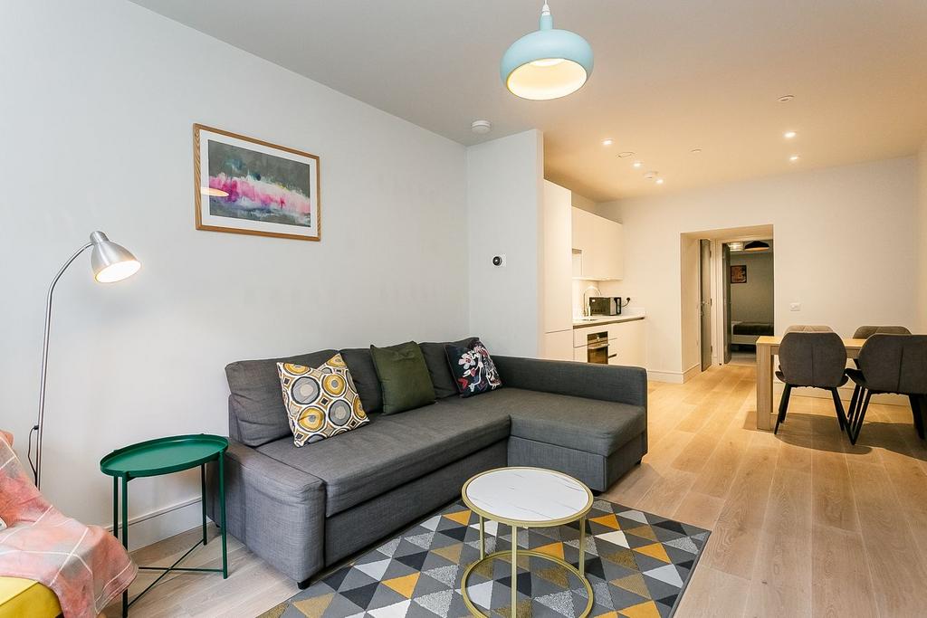 Apartment in Edinburgh, West End - View 3