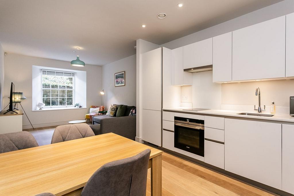 Apartment in Edinburgh, West End - More