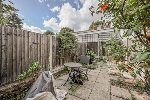 2 bedroom flat for sale, Gainsborough Avenue, Manor Park, London, E12
