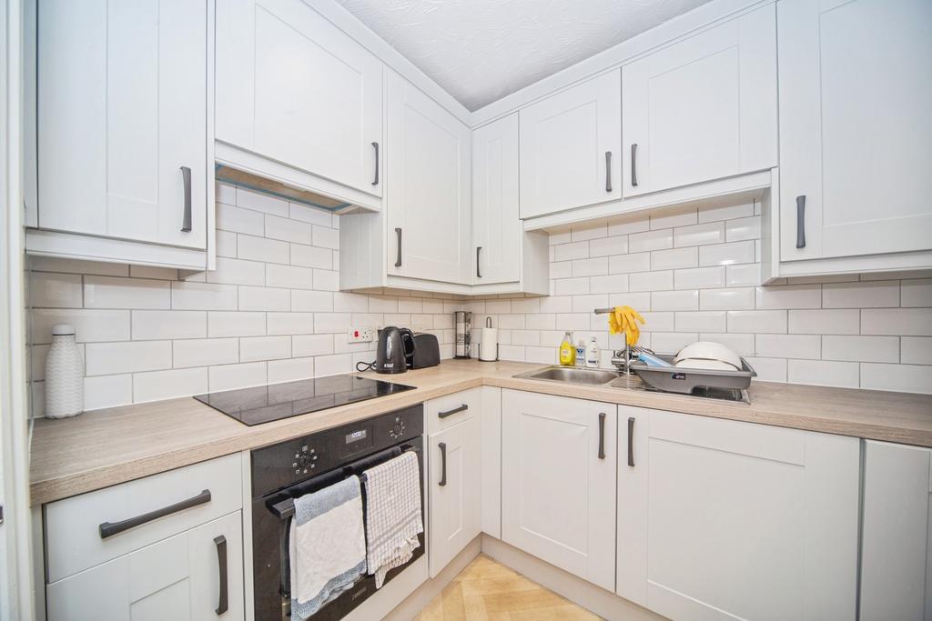 Apartment in Hampshire - View 4