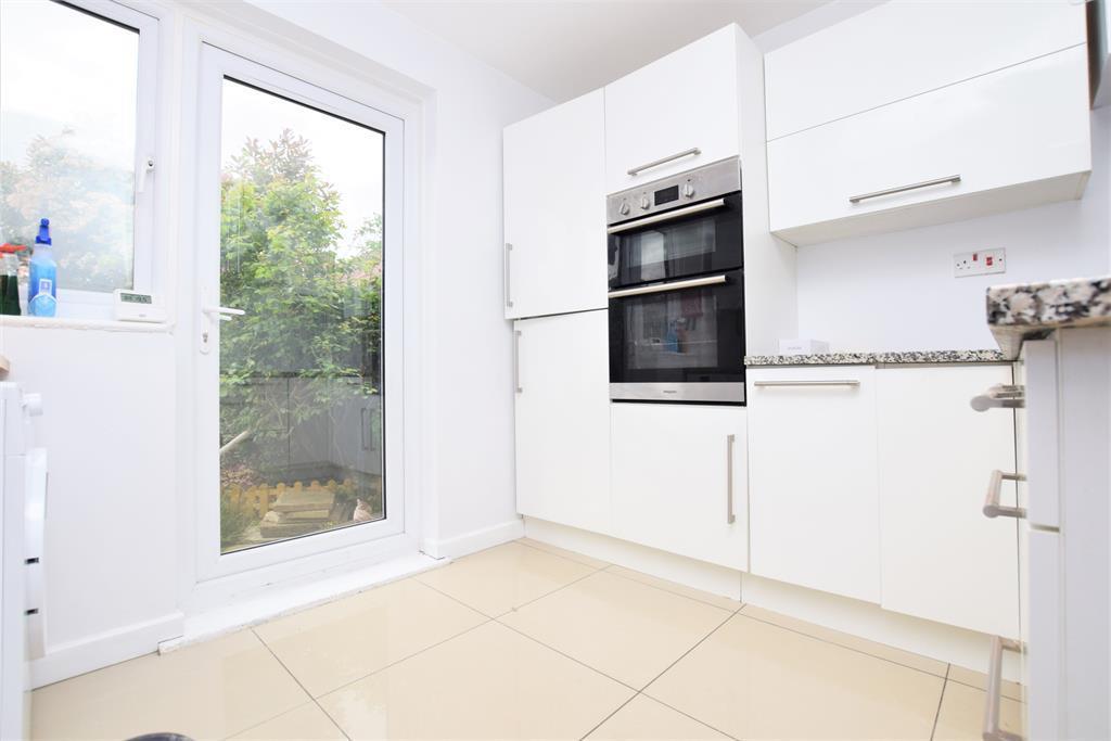 House in Dagenham - View 4