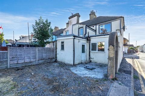4 bedroom end of terrace house for sale, Church Road, SWANSCOMBE