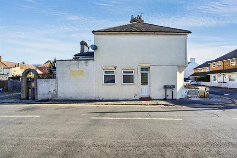 4 bedroom end of terrace house for sale, Church Road, SWANSCOMBE