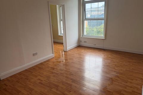 Studio to rent, Flat 5,  2 Dolphin Passage, Dover