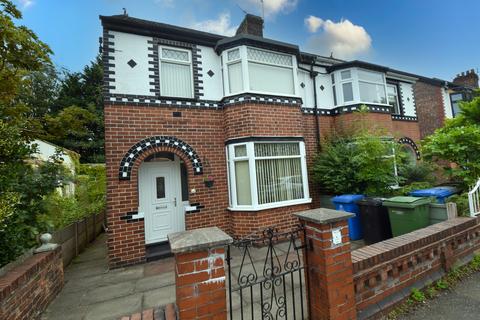 3 bedroom semi-detached house to rent, Greenfield Avenue, Urmston, M41