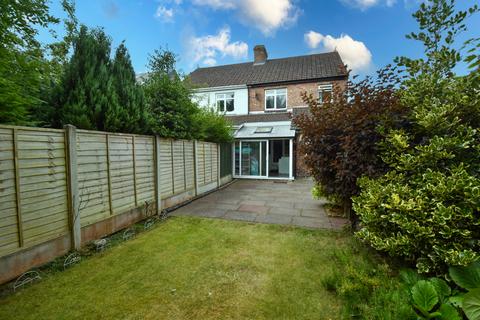 3 bedroom semi-detached house to rent, Greenfield Avenue, Urmston, M41