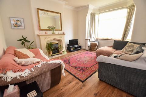 3 bedroom semi-detached house to rent, Greenfield Avenue, Urmston, M41