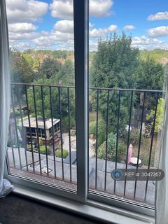 1 bedroom in a house share to rent, Winchmore Hill Road, London, N14