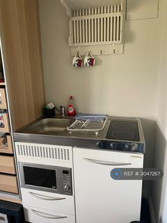 1 bedroom in a house share to rent, Winchmore Hill Road, London, N14