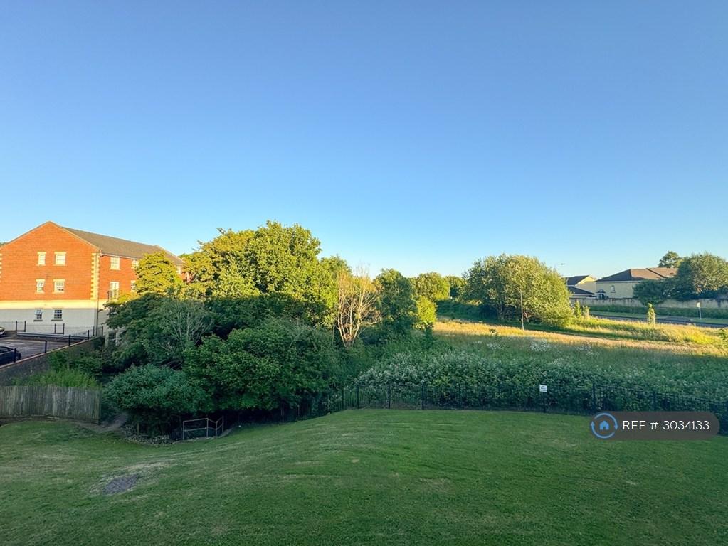 Apartment in Bradley Stoke, Bristol - More