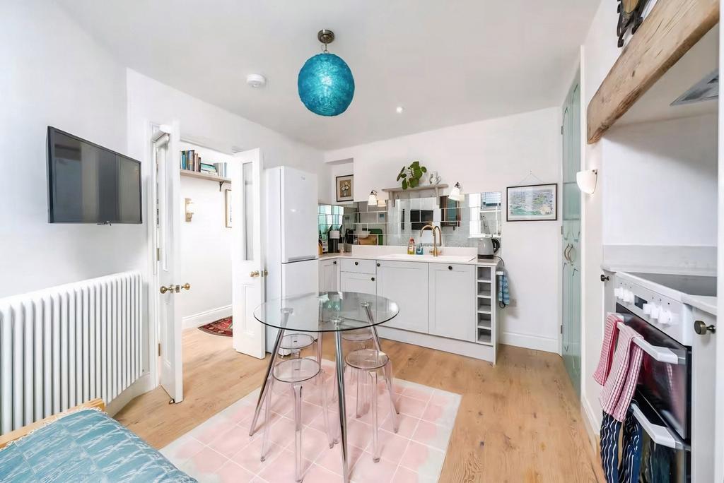 Apartment in East Sussex - View 4