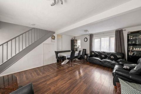3 bedroom terraced house for sale, Hearn Rise, Northolt, UB5