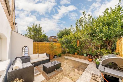 3 bedroom house for sale, Kincaid Road, London SE15
