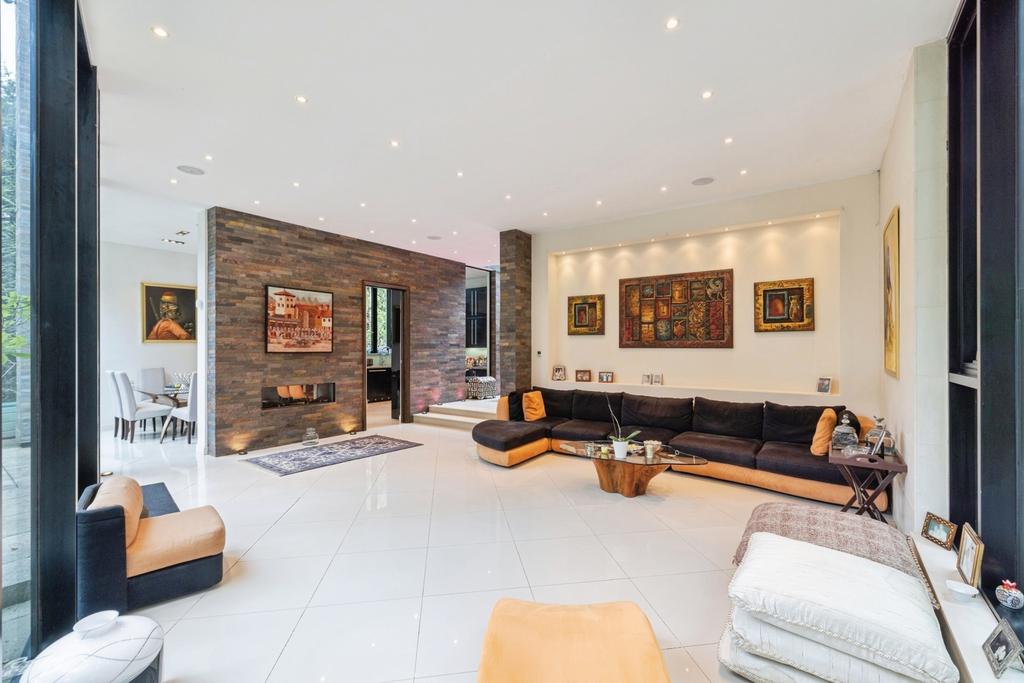 House in Stanmore - View 3