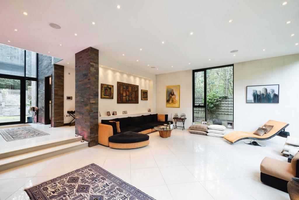 House in Stanmore - View 4