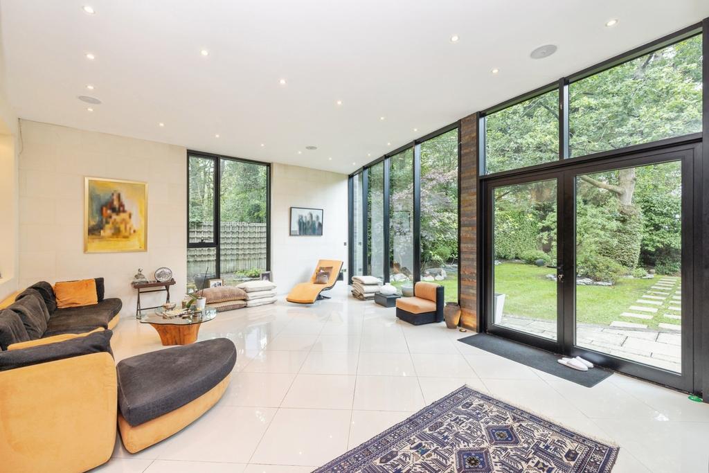 House in Stanmore - View 5