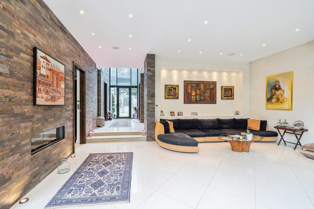 House in Stanmore - More