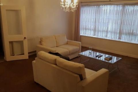 2 bedroom flat to rent, The Pines, London, London, London, N14