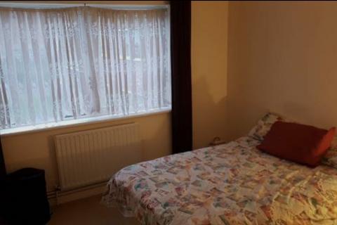 2 bedroom flat to rent, The Pines, London, London, London, N14