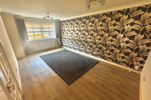 2 bedroom detached bungalow to rent, Kiveton Gardens, Sheffield, S26