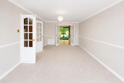 4 bedroom detached house for sale, Thurnham Way, Tadworth