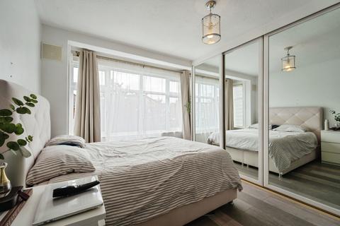 4 bedroom semi-detached house for sale, Normanshire Drive, Chingford, E4