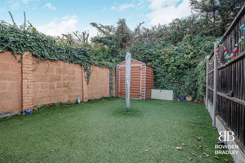 2 bedroom maisonette to rent, Tomswood Hill, Ilford, IG6