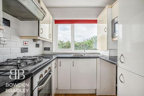 2 bedroom maisonette to rent, Tomswood Hill, Ilford, IG6