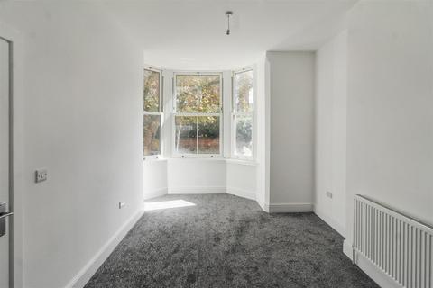 2 bedroom flat to rent, Flat 1, Forest Road West, Nottingham, NG7 4EQ